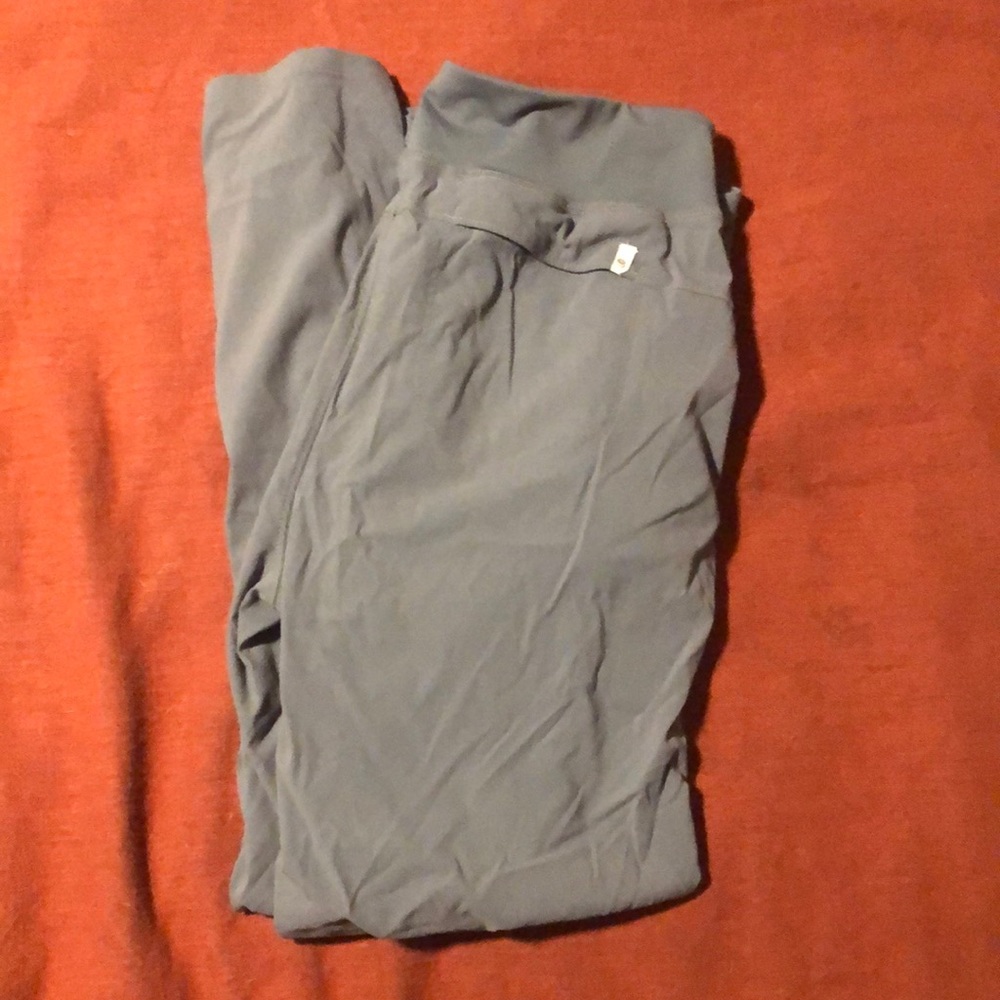Medium Mountain Hardwear High Rise Dynama capris